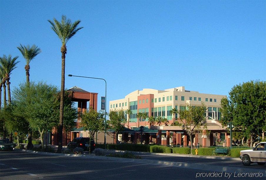 Holiday Inn Express & Suites Phoenix/Chandler Exterior photo