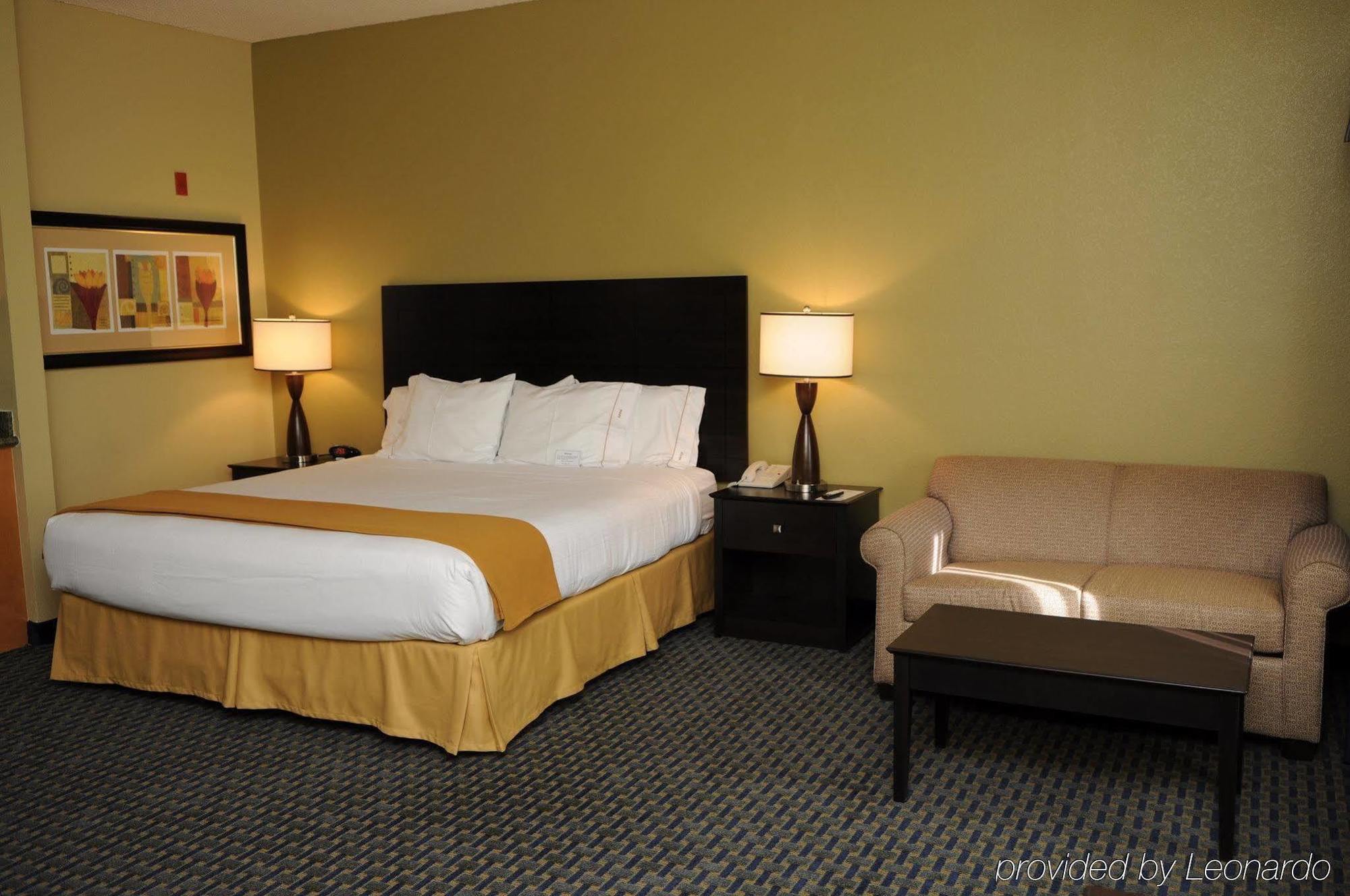 Holiday Inn Express & Suites Phoenix/Chandler Room photo