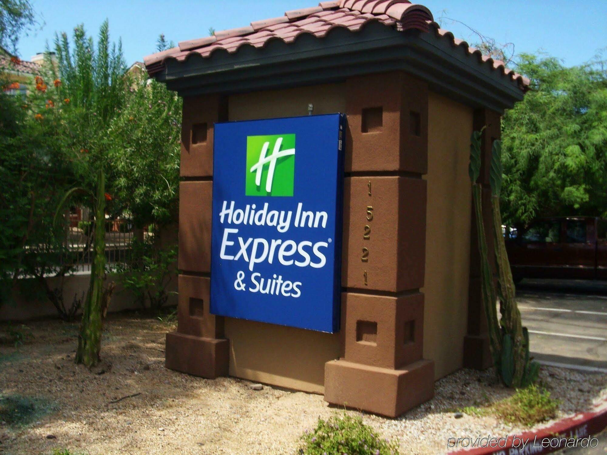 Holiday Inn Express & Suites Phoenix/Chandler Exterior photo