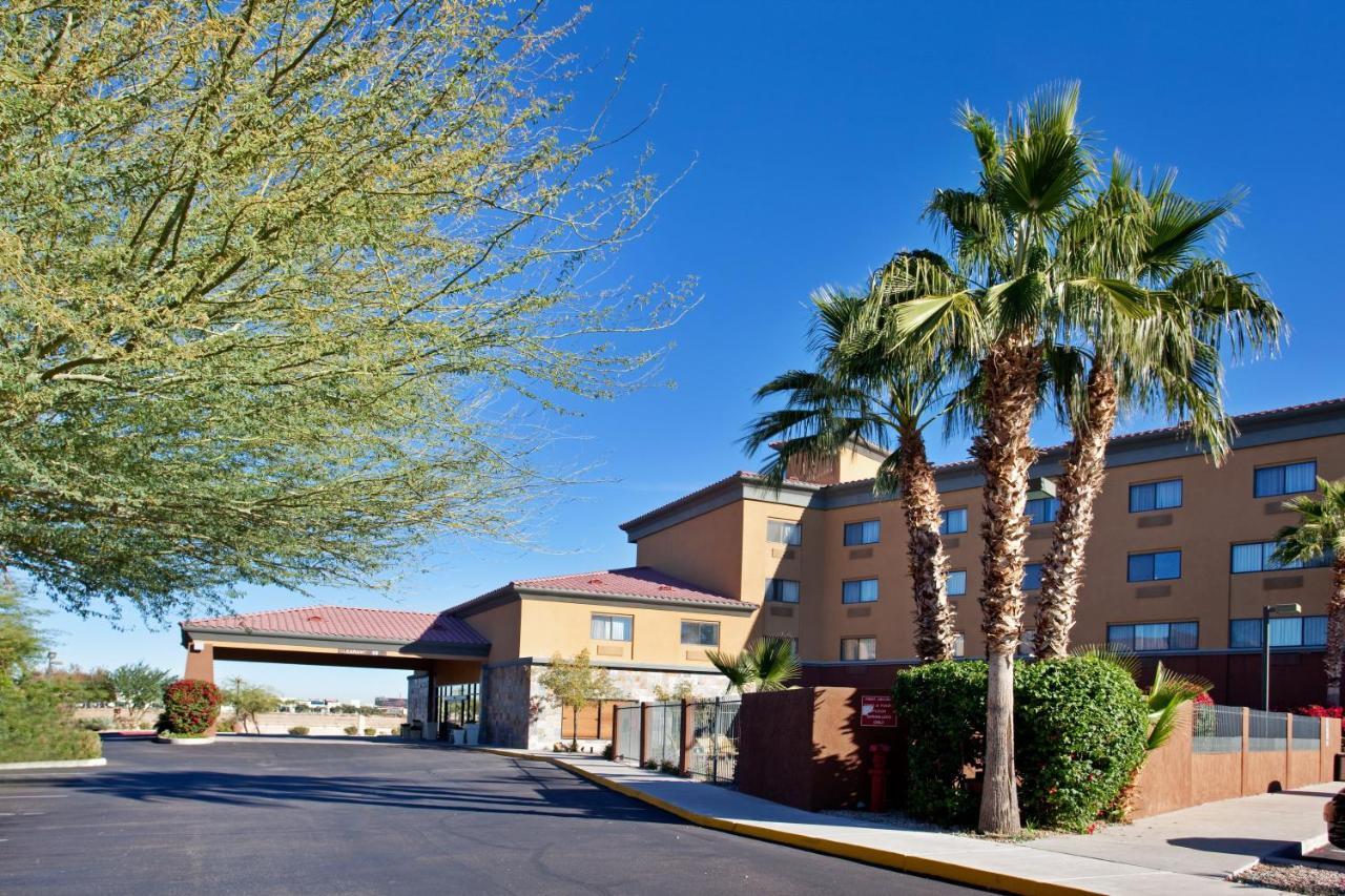 Holiday Inn Express & Suites Phoenix/Chandler Exterior photo